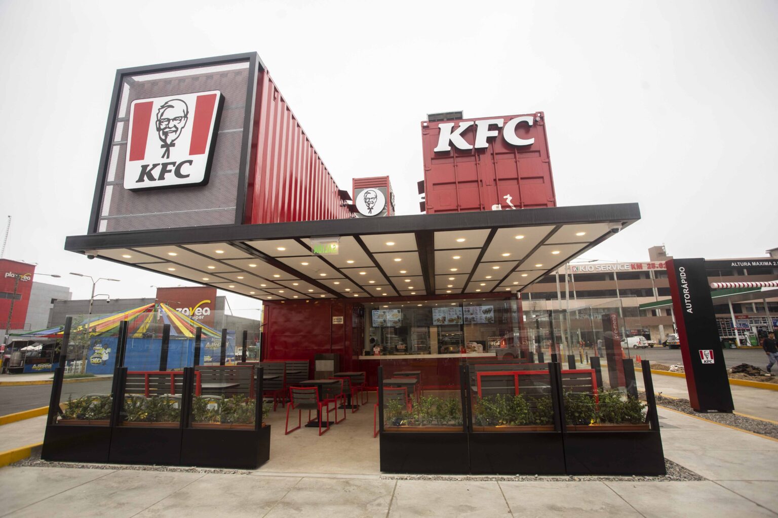 KFC ha inaugurado su primer establecimiento hecho con contenedores reciclados
