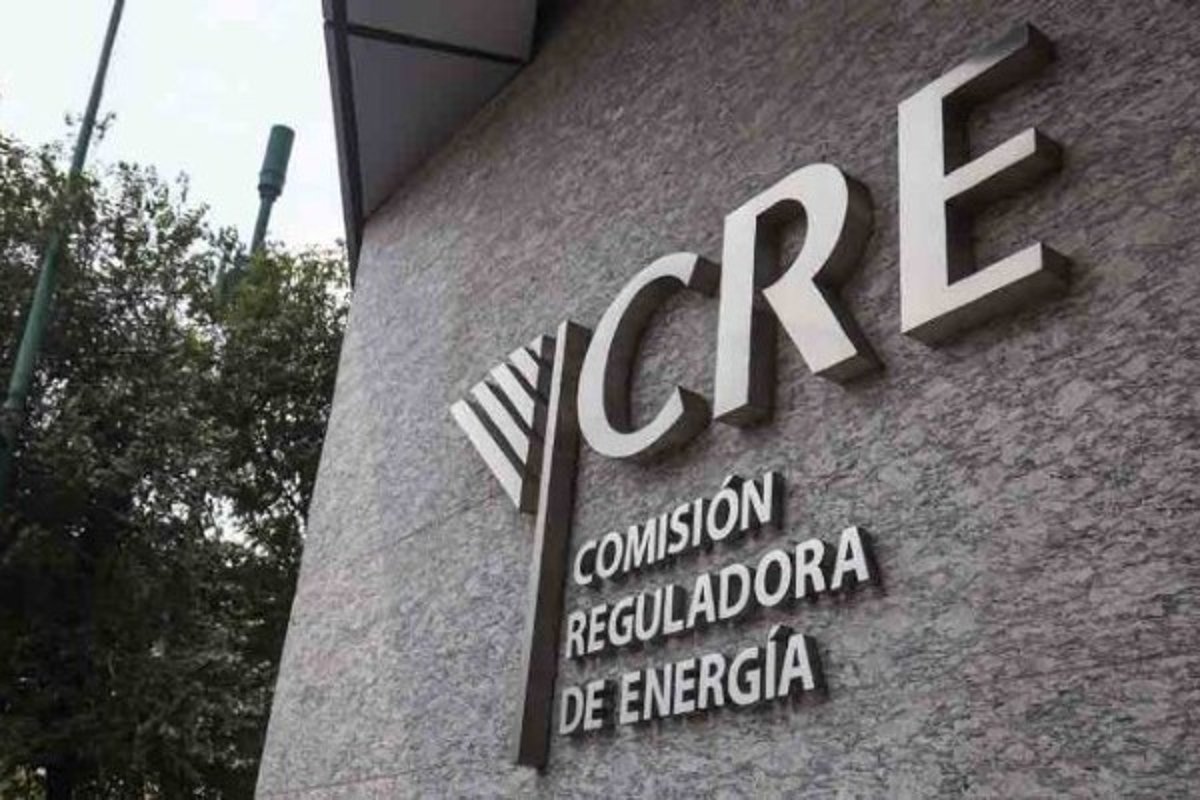 ¿Qué función tiene la Comisión reguladora de Energía (CRE)?